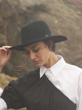 Kin The Label Essential Collection Packable Light Wool Black Hat New With Tags